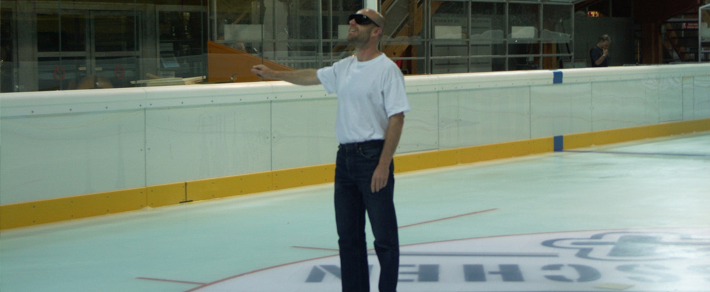 Udo Keling beim Messen in der Eishalle